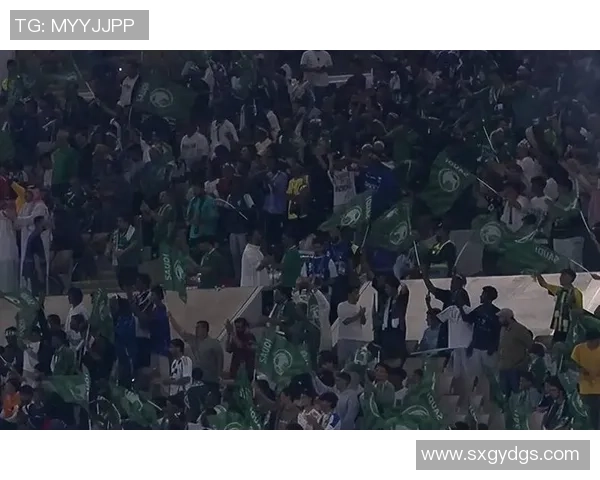 足总杯精彩对决那不勒斯狂胜拜仁红牌事件引发全场热议