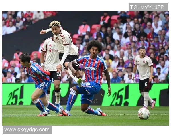 本菲卡大胜利物浦五球狂潮点球大战引发全场热烈反响 本菲卡大胜利物浦五球狂潮点球大战引发全场热烈反响