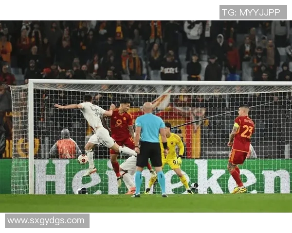 欧联杯激战AC米兰狂胜巴黎圣日耳曼五球大捷引发全场沸腾