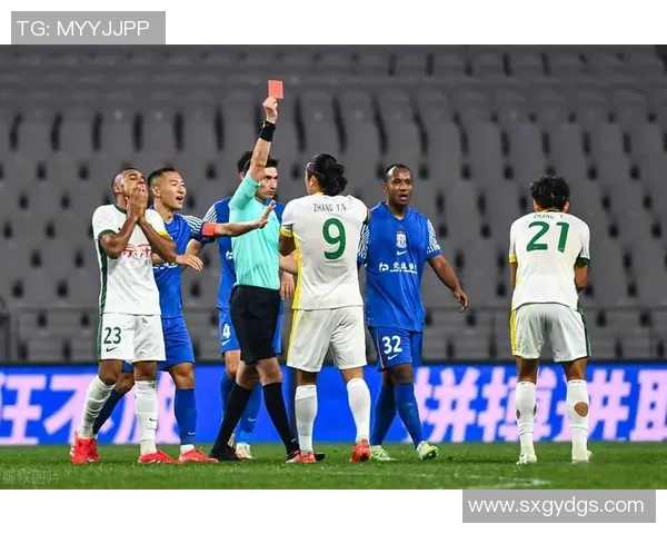 中超焦点战巴黎圣日耳曼与尤文图斯激战成平红牌争议引发全场热议