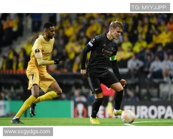 欧联杯激战巴黎圣日耳曼与阿森纳2比2平局绝杀瞬间引发全场狂欢